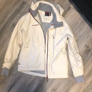Women’s Mammut snowboard jacket